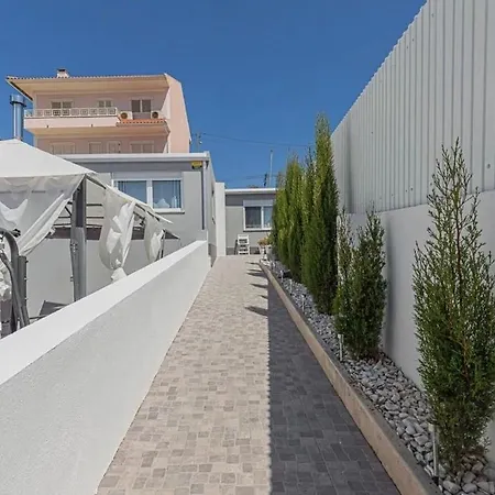 Modern Pool Near The Villa